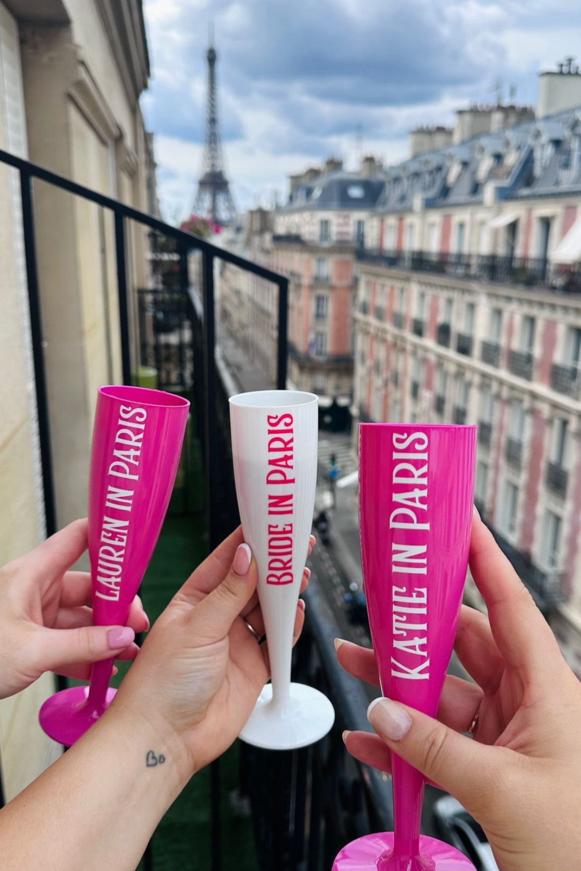 In Paris Personalised Pink and White Plastic Flutes