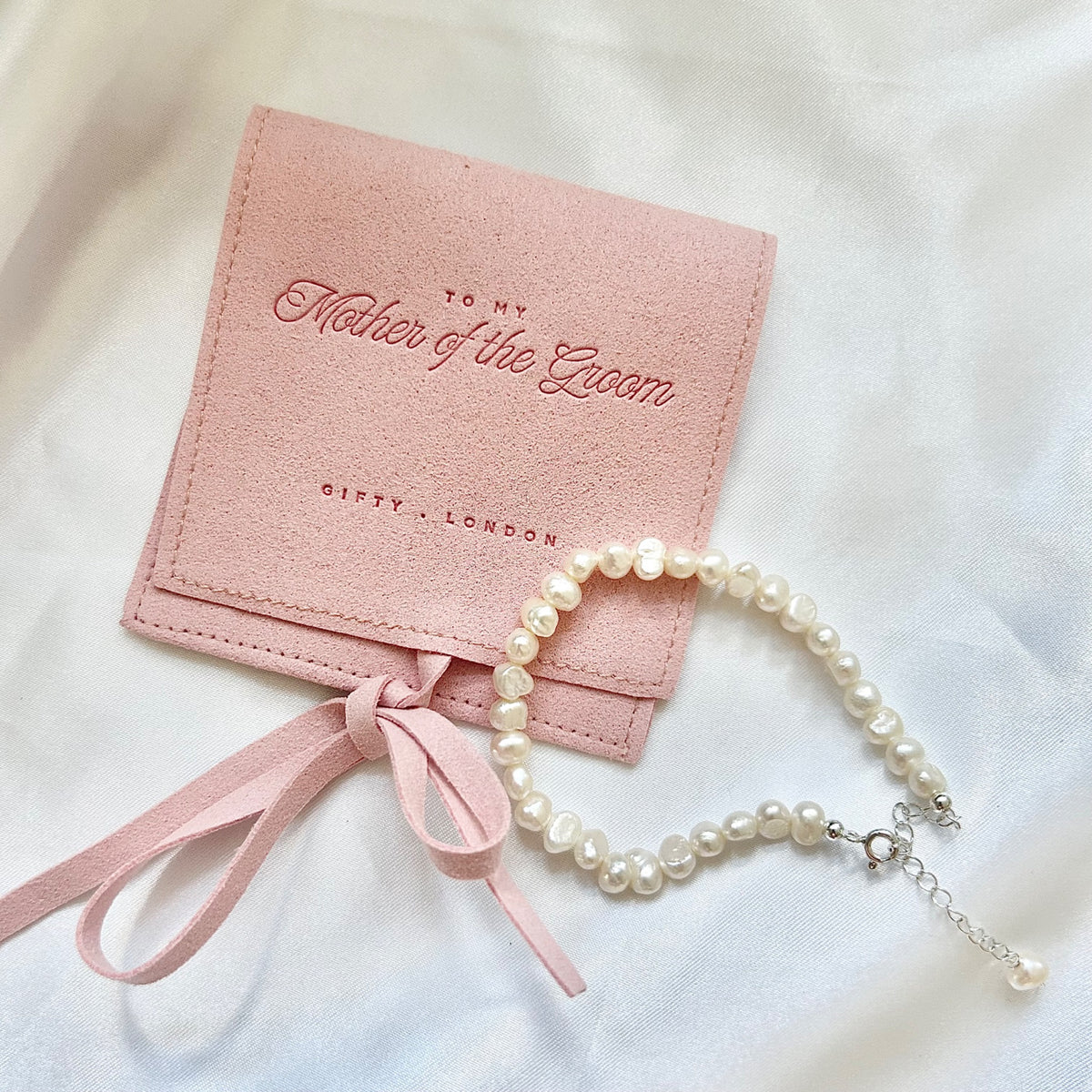 Freshwater pearl bracelet with luxury wedding gift pouch