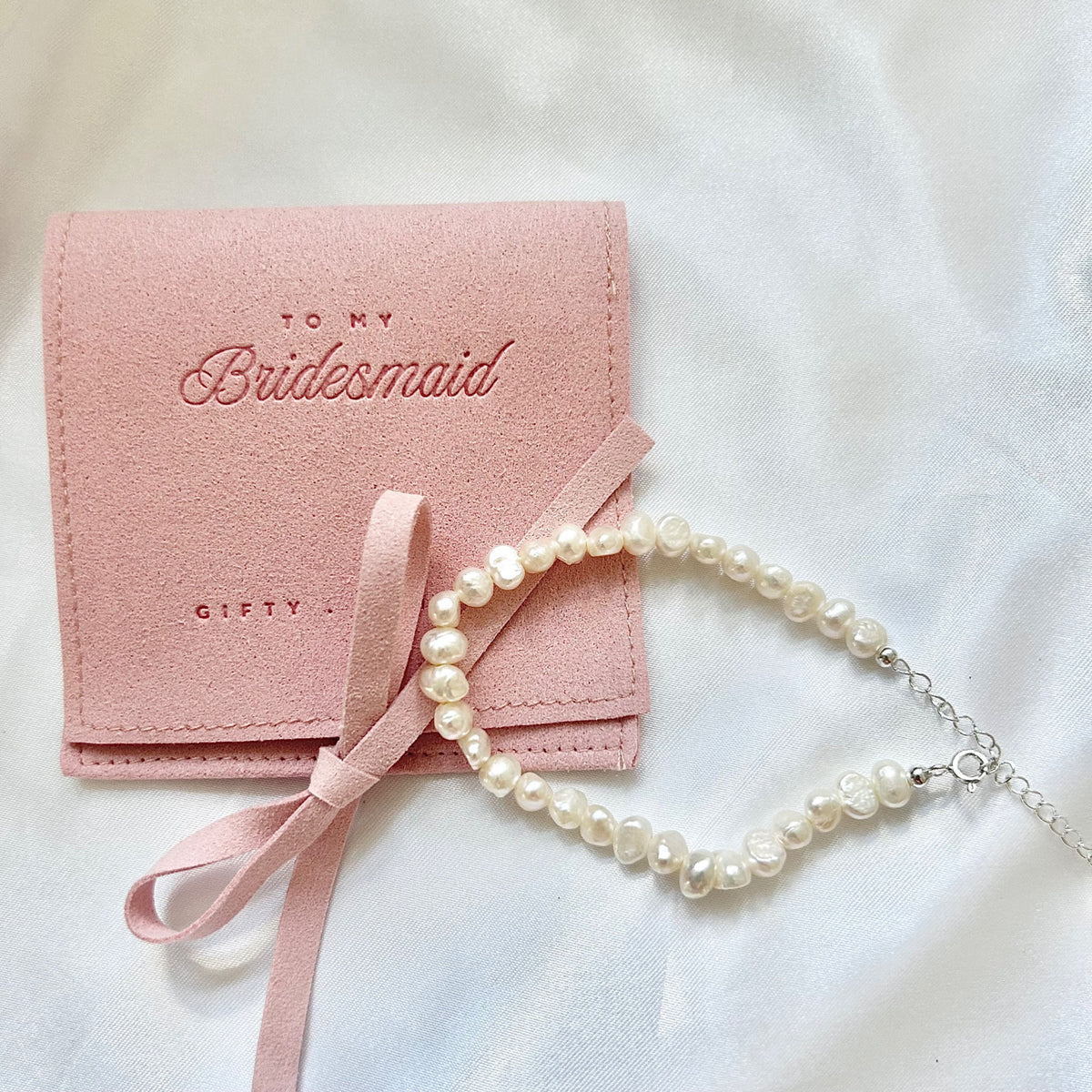 Freshwater pearl bracelet with luxury wedding gift pouch