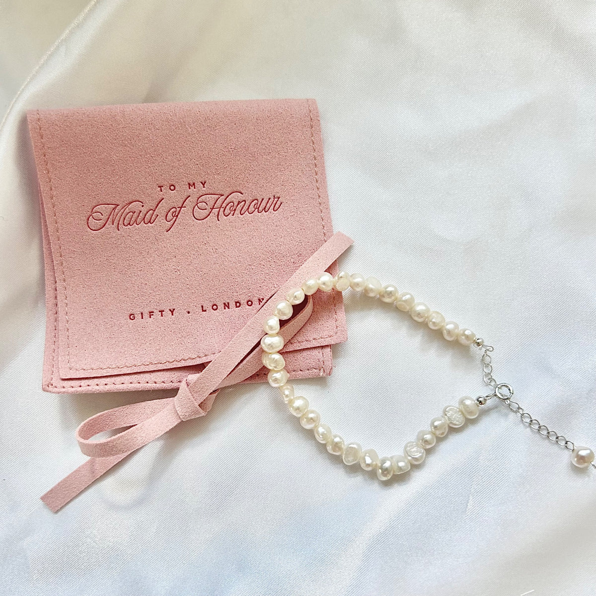 Freshwater pearl bracelet with luxury wedding gift pouch