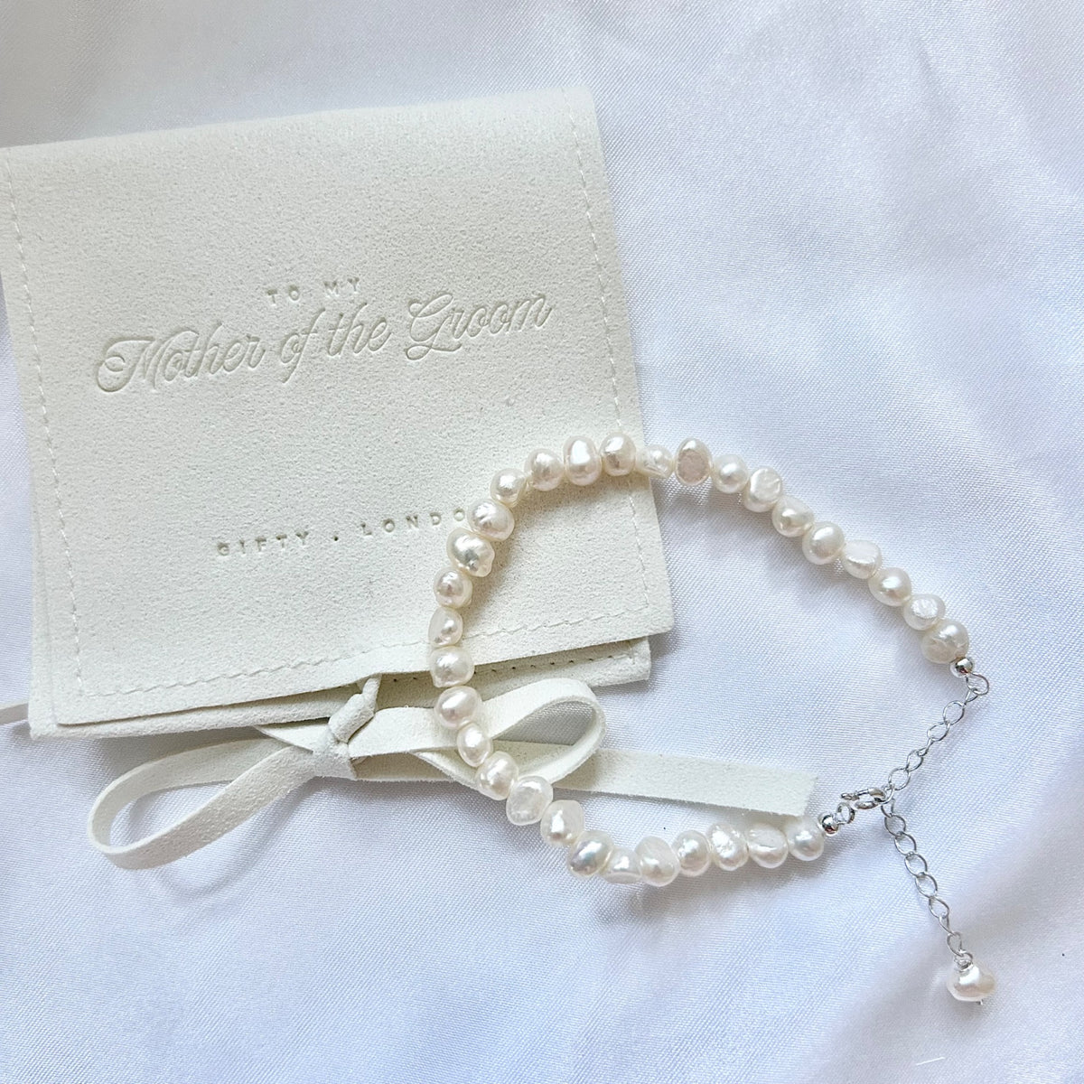 Freshwater pearl bracelet with luxury wedding gift pouch